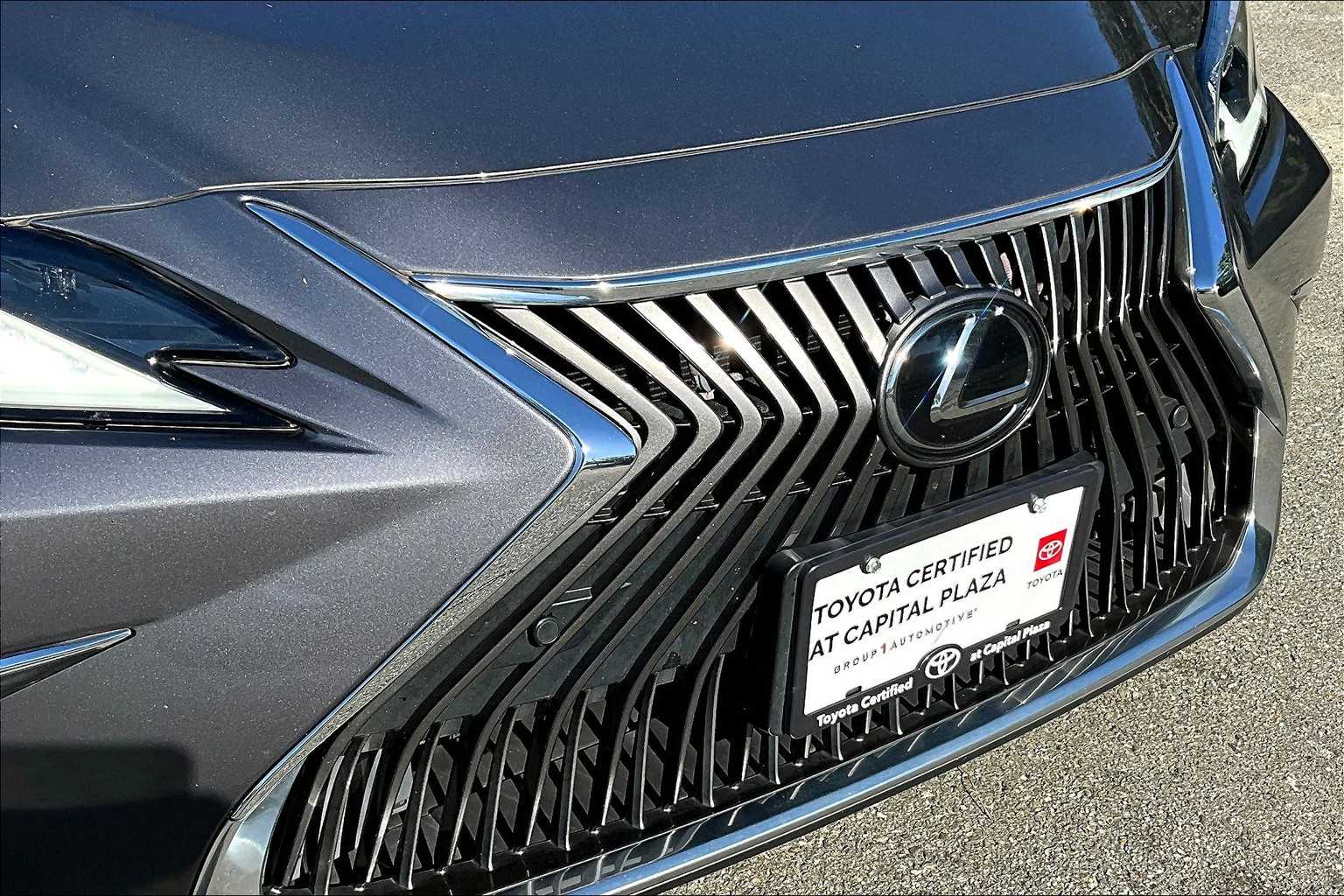 2019 Lexus ES Luxury photo 26