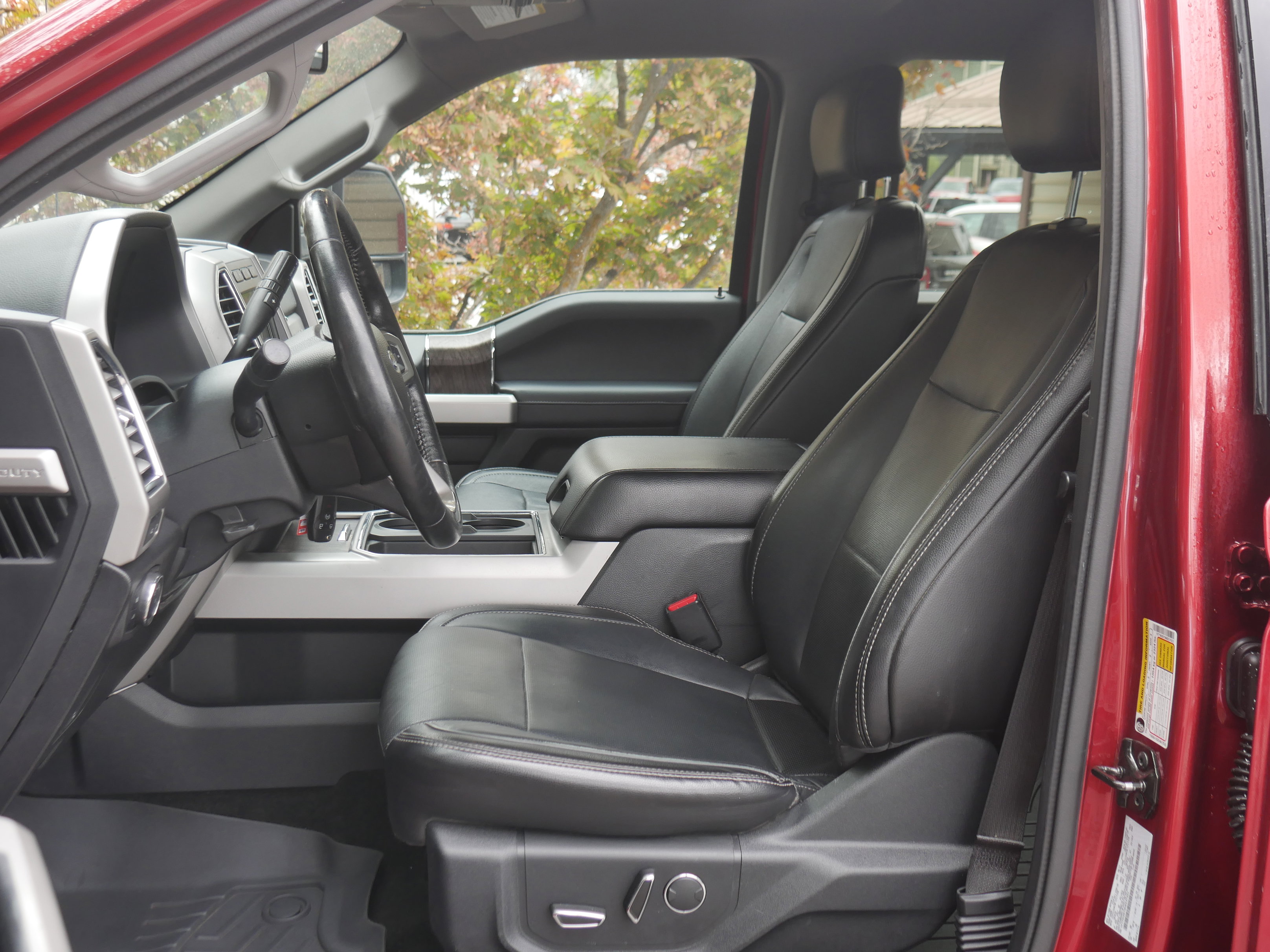 2017 Ford F-250 Lariat photo 2