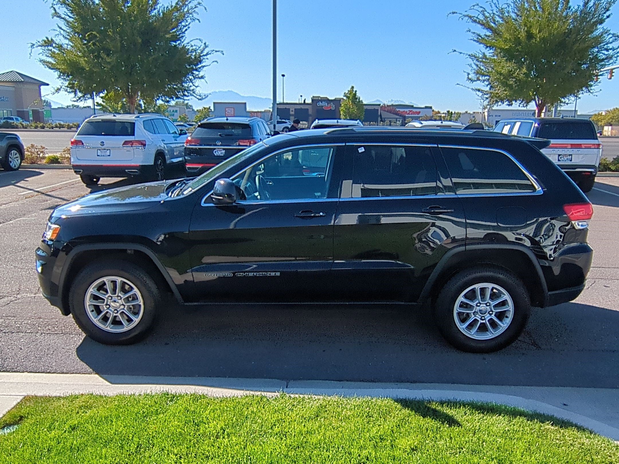 2018 Jeep Grand Cherokee Laredo E photo 3