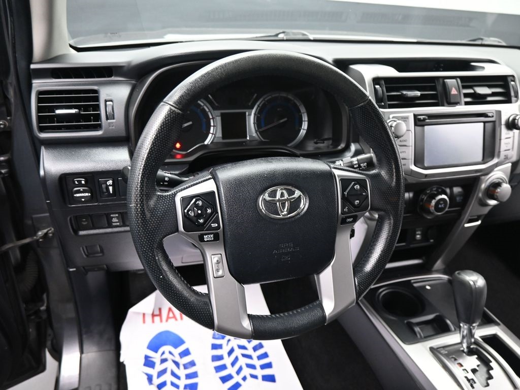 2014 Toyota 4Runner SR5 photo 2