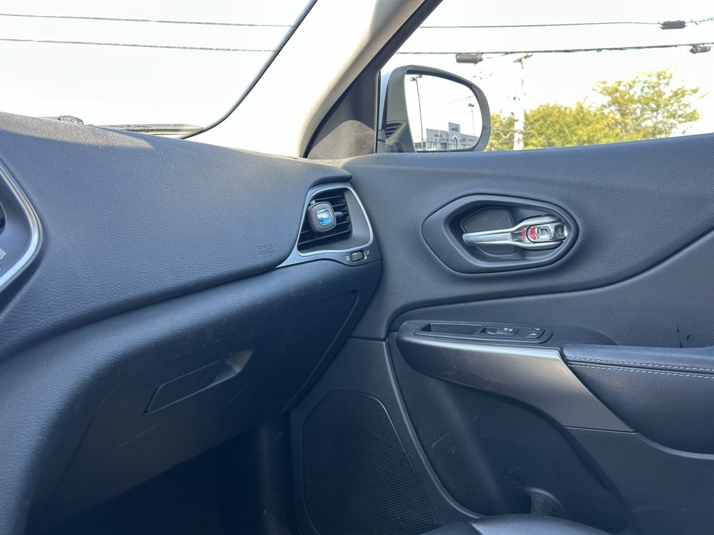 2019 Jeep Cherokee Latitude photo 20
