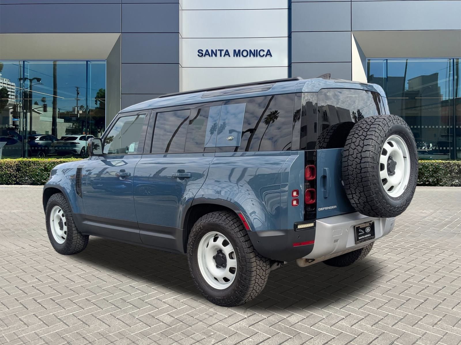 2023 Land Rover Defender 110 photo 7