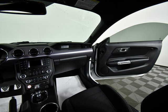 2016 Ford Mustang EcoBoost photo 19