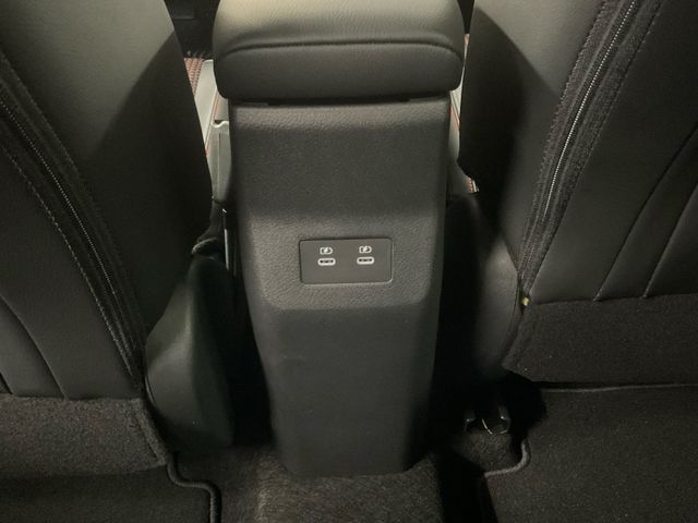 2025 Nissan Kicks SR photo 18
