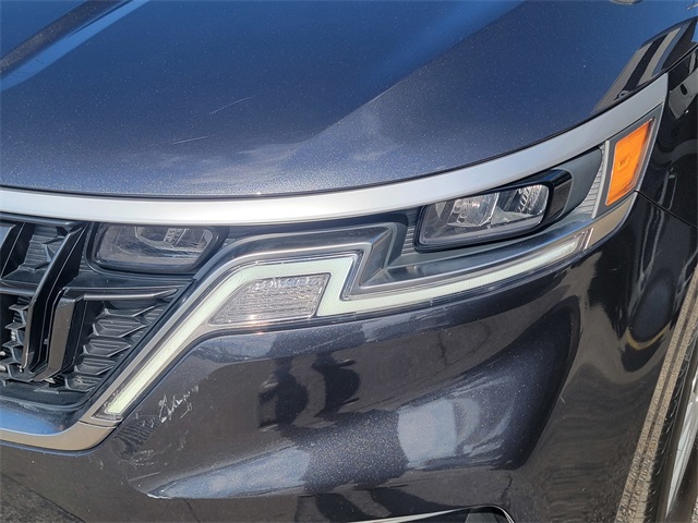2024 Kia Carnival LX photo 8