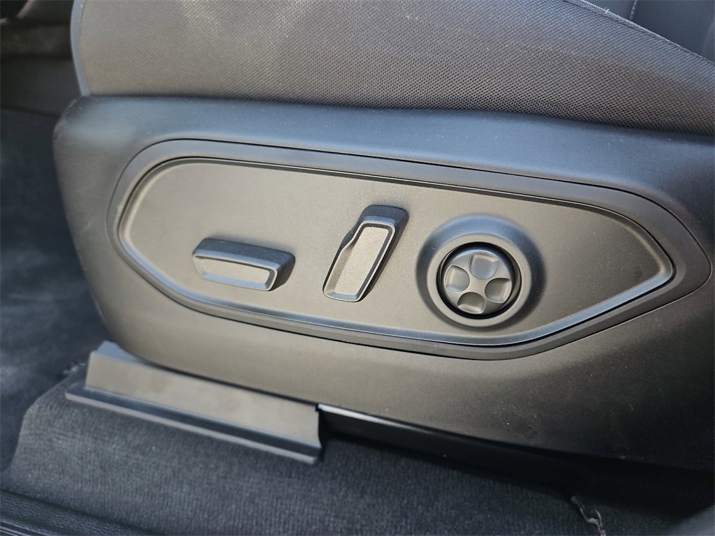 2025 Jeep Grand Cherokee Laredo photo 12