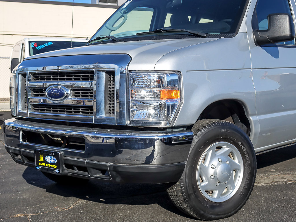 2010 FORD E-350 - Image 1