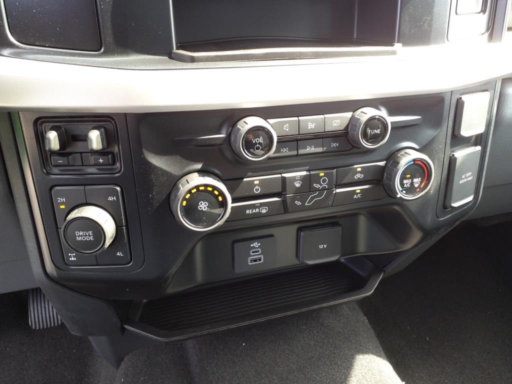 New 2024 Carbonized Gray Metallic Ford XLT image 17