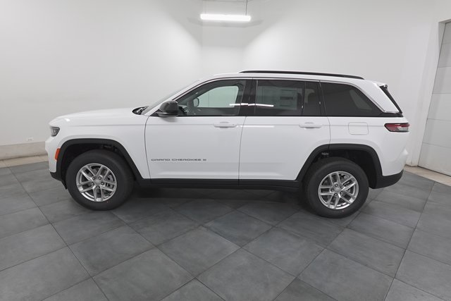 2025 Jeep Grand Cherokee Laredo photo 4