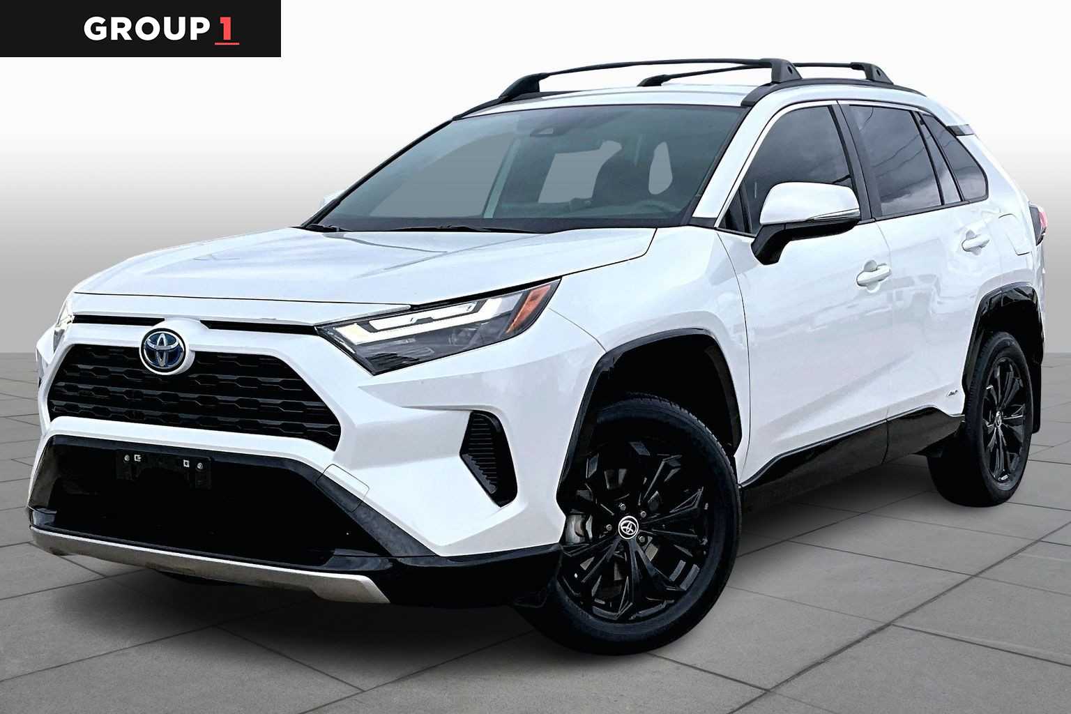 2024 Toyota RAV4 SE's photo
