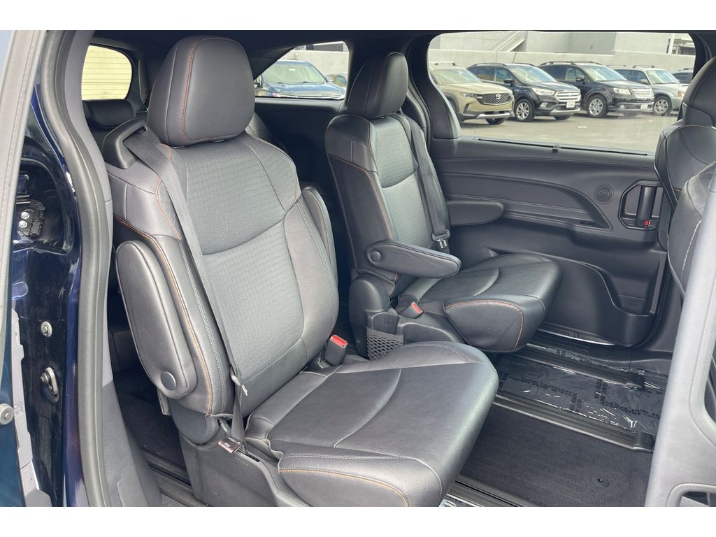 2022 Toyota Sienna XSE photo 18