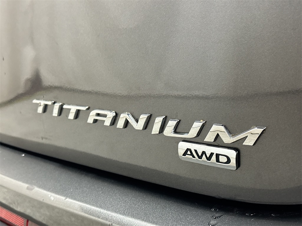 2017 Ford Edge Titanium photo 15