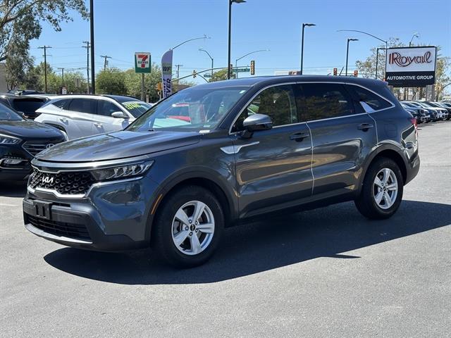 2022 Kia Sorento LX photo 3