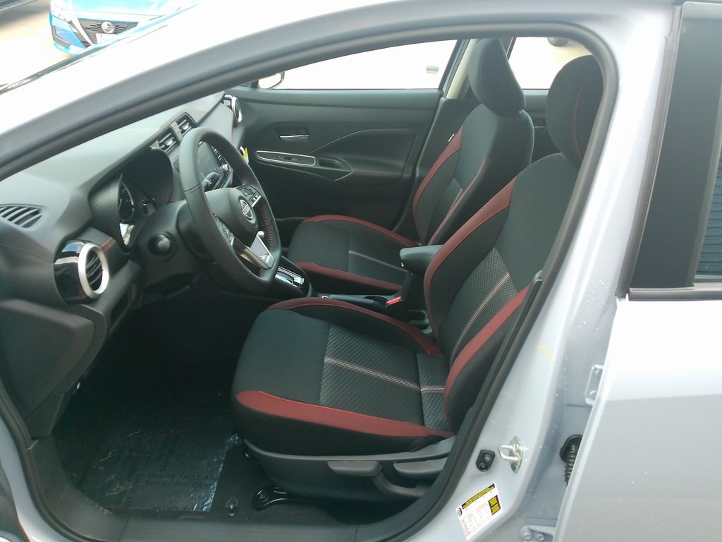 2025 Nissan Versa SR photo 8