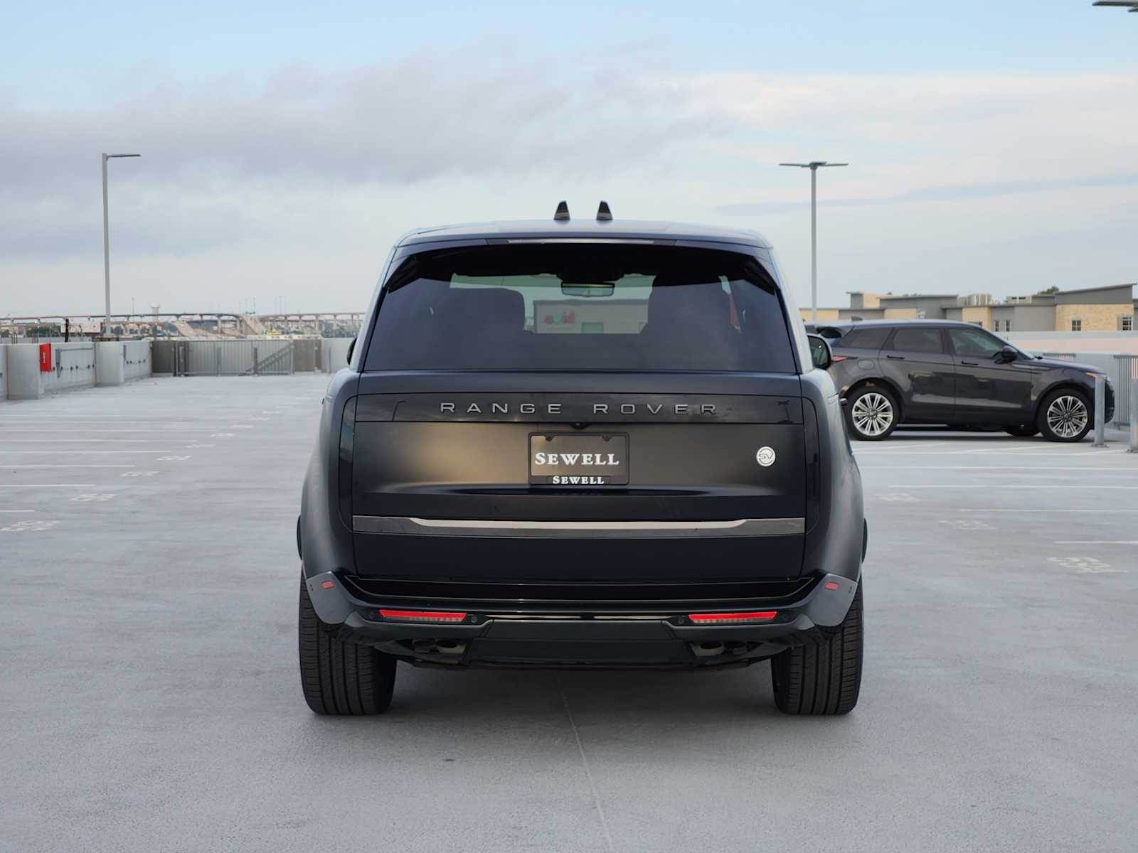 2023 Land Rover Range Rover SV photo 5