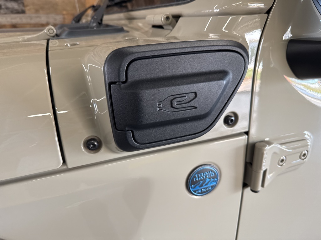 2022 Jeep Wrangler Unlimited Rubicon 4xe photo 2