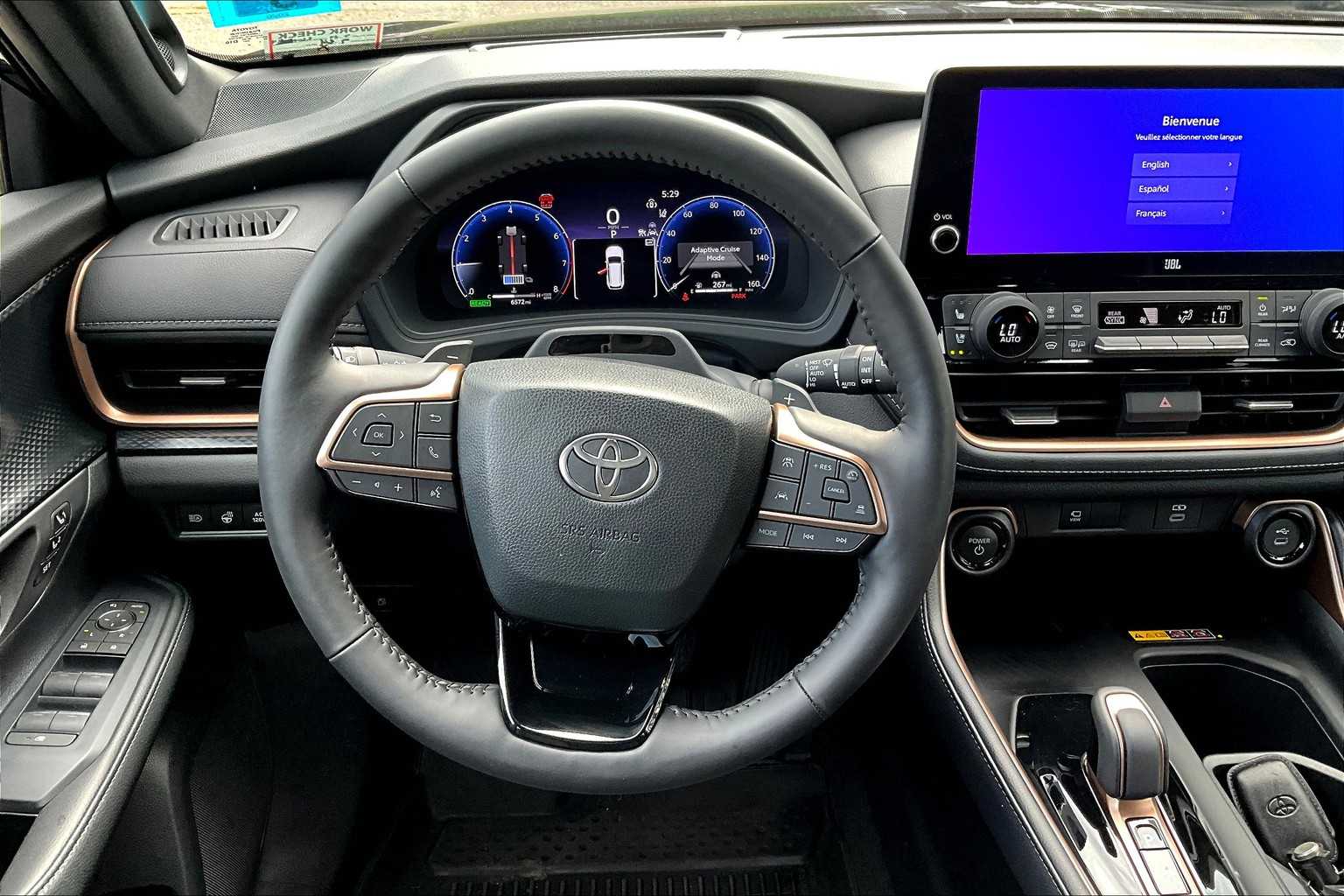 2024 Toyota Highlander Hybrid Platinum photo 5