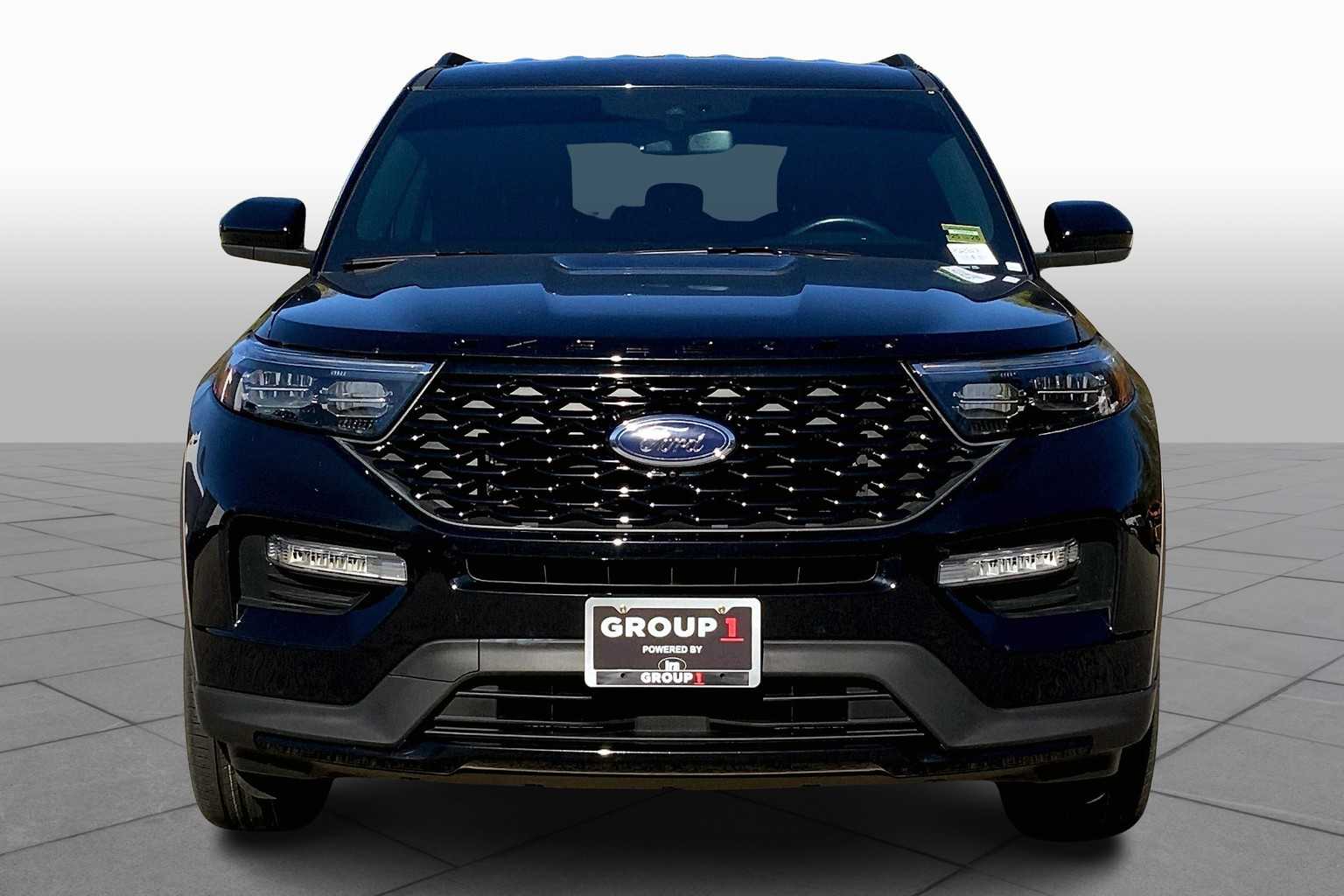2023 Ford Explorer ST-Line photo 2