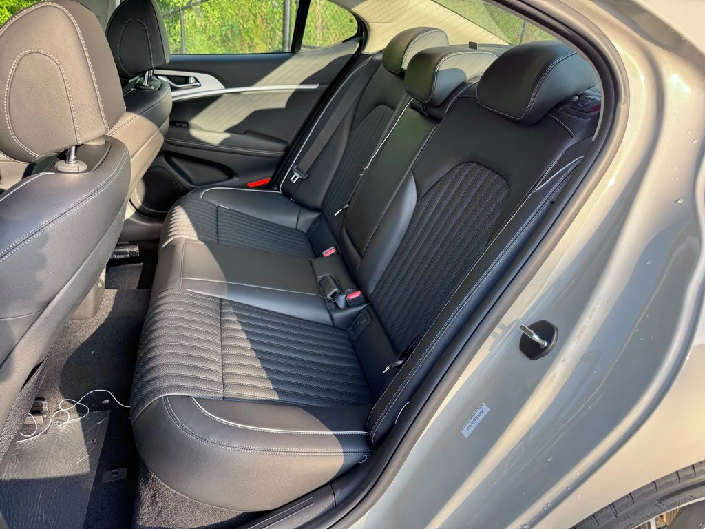2026 Genesis G70 2.5T Prestige photo 17