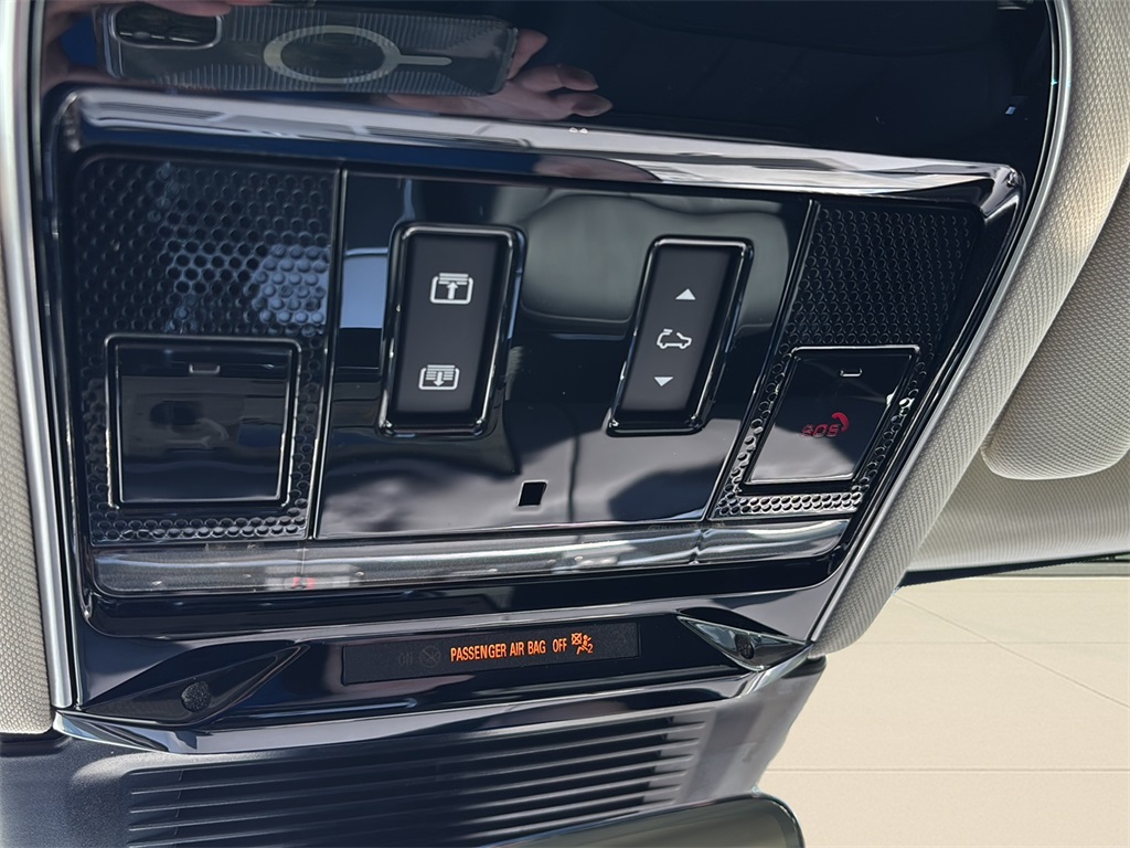 2025 Land Rover Range Rover SE photo 17