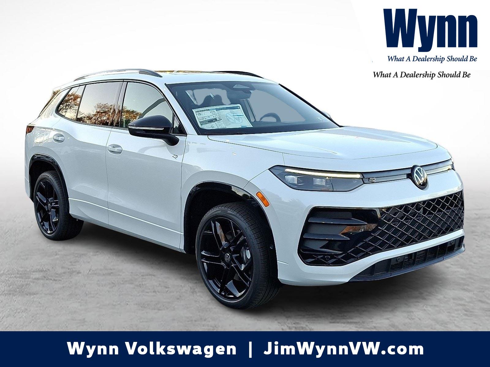 2026 Volkswagen Tiguan SE R-LINE BLACK's photo