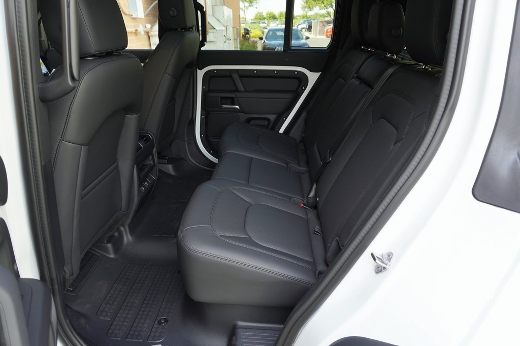 2025 LAND ROVER DEFENDER - Image 27