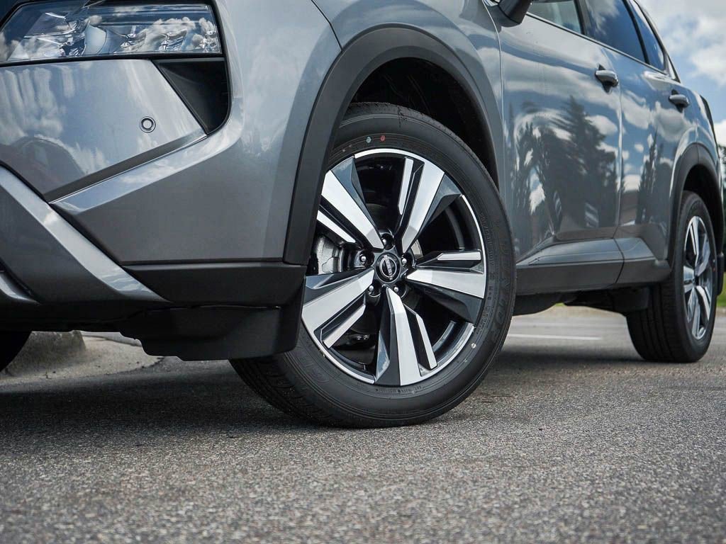 2025 Nissan Rogue SL photo 4