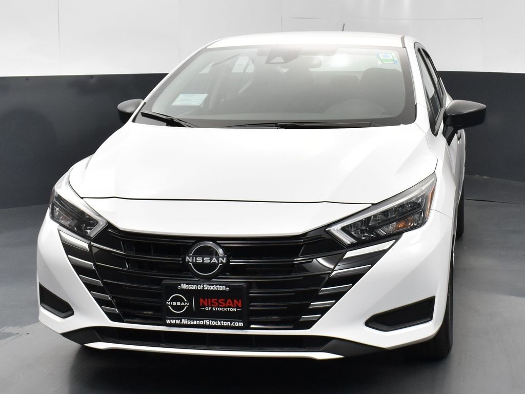 2025 Nissan Versa 1.6 S photo 2