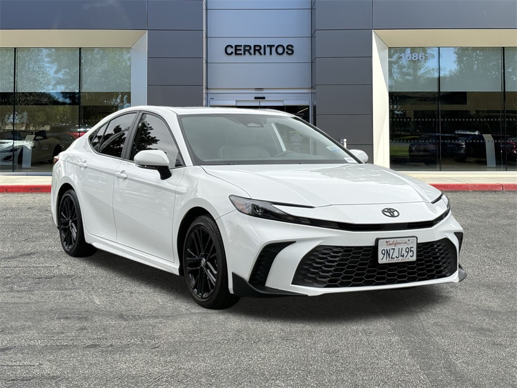 2025 Toyota Camry SE photo 3