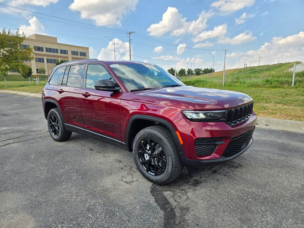2025 Jeep Grand Cherokee Altitude's photo
