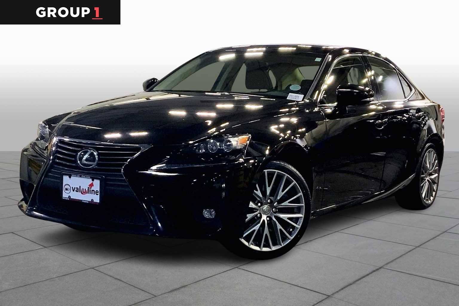 2016 Lexus IS 300's photo