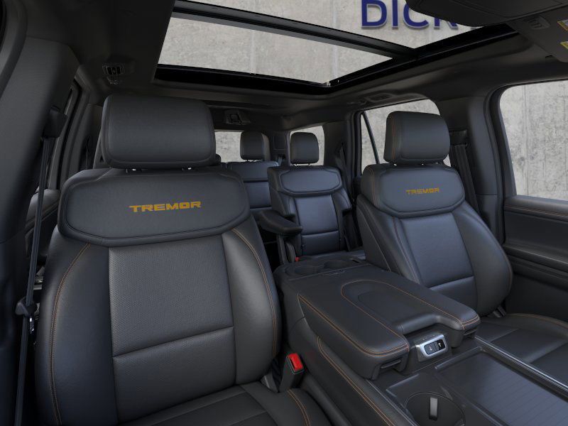 2025 Ford Expedition photo 6
