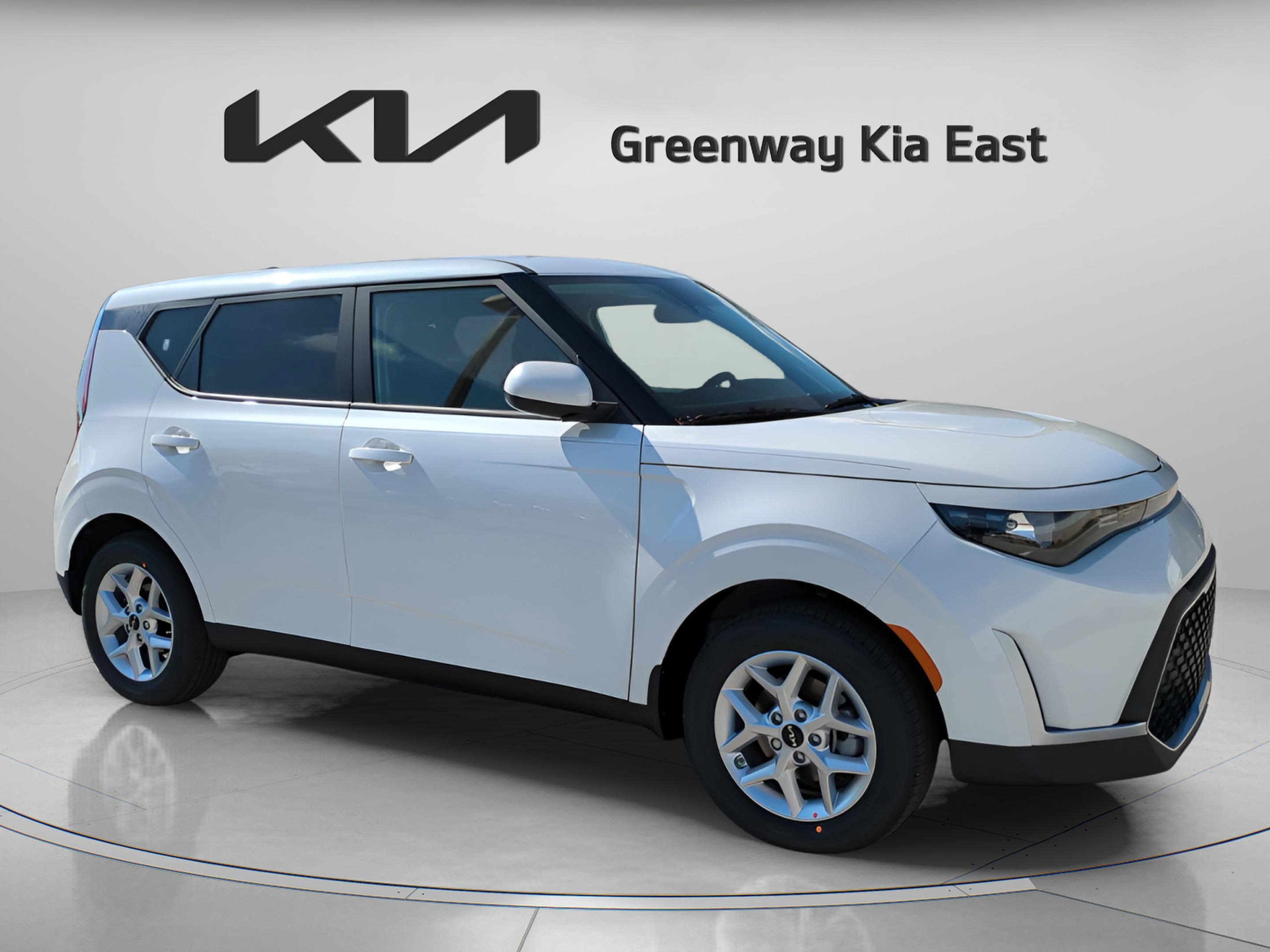 2025 Kia Soul LX's photo