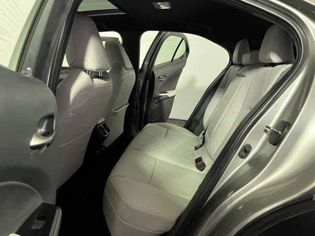 2021 Lexus UX 200 photo 24