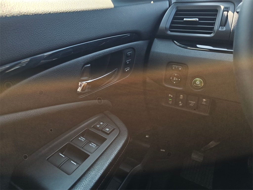2017 Honda Ridgeline Black Edition photo 30
