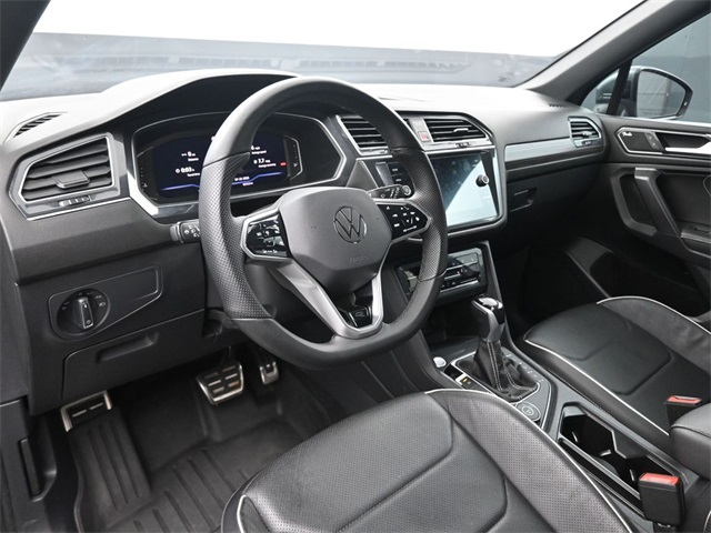 2022 Volkswagen Tiguan SEL R-Line photo 2