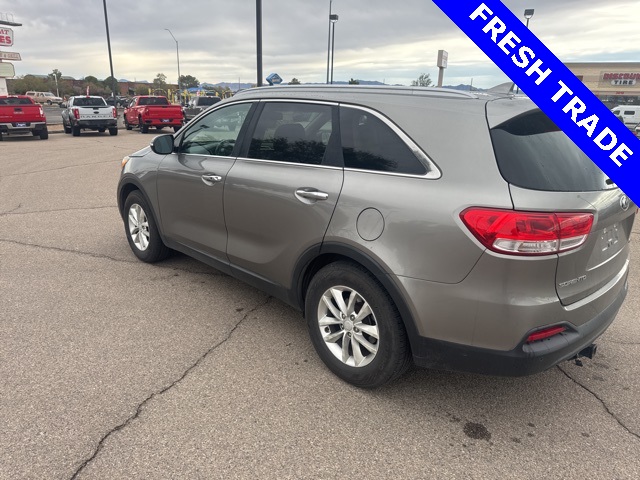 2017 Kia Sorento LX photo 3