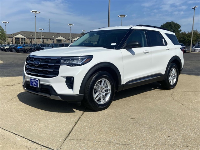 2025 Ford Explorer photo 3