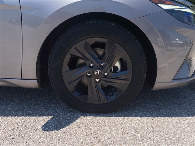 2022 Hyundai Elantra SEL photo 8