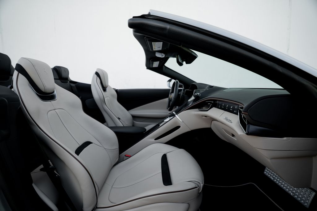 2024 Ferrari Roma Spider photo 30
