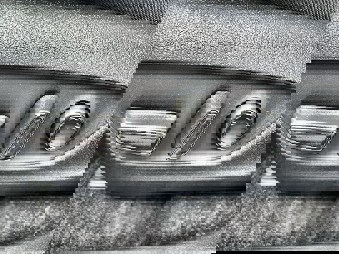 2025 Toyota RAV4 Hybrid XLE photo 15