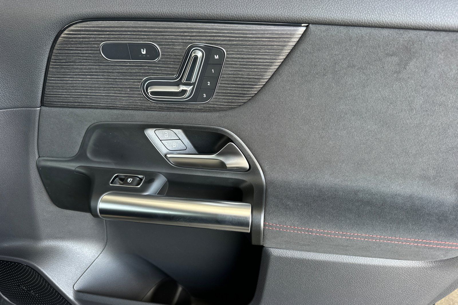 2026 Mercedes Benz GLA 250 photo 27