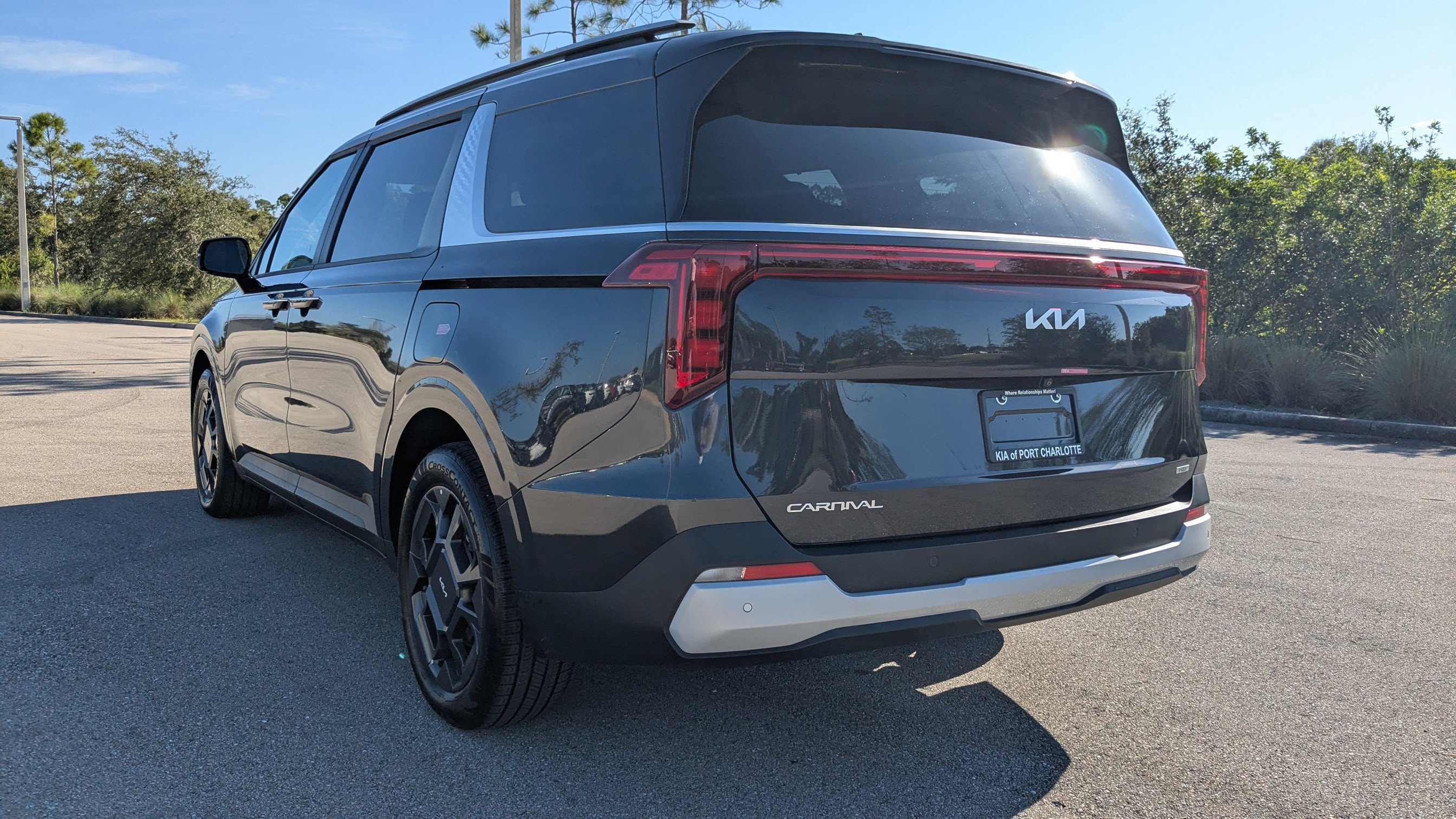 2025 Kia Carnival EX photo 4