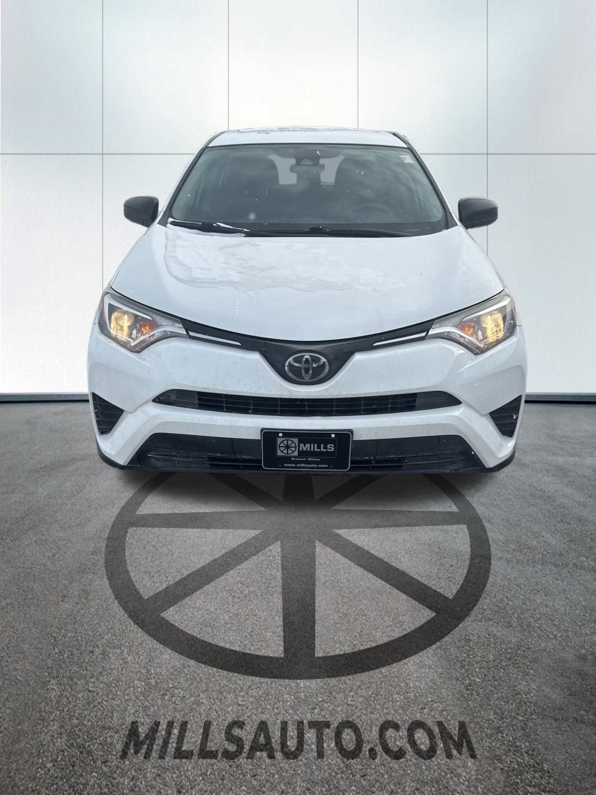 Used 2018 Toyota RAV4 LE with VIN JTMBFREV1JJ746212 for sale in Baxter, Minnesota