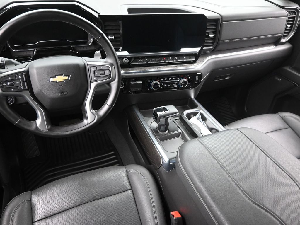 2023 Chevrolet Silverado 1500 LTZ photo 7