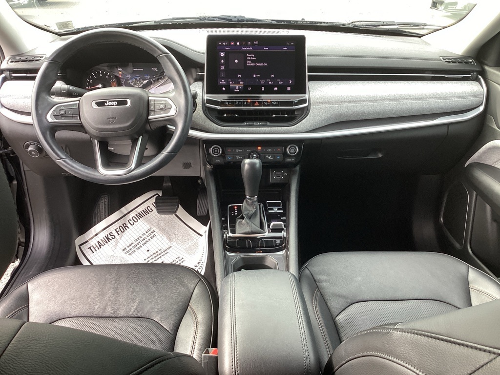 2022 Jeep Compass Latitude Lux photo 17