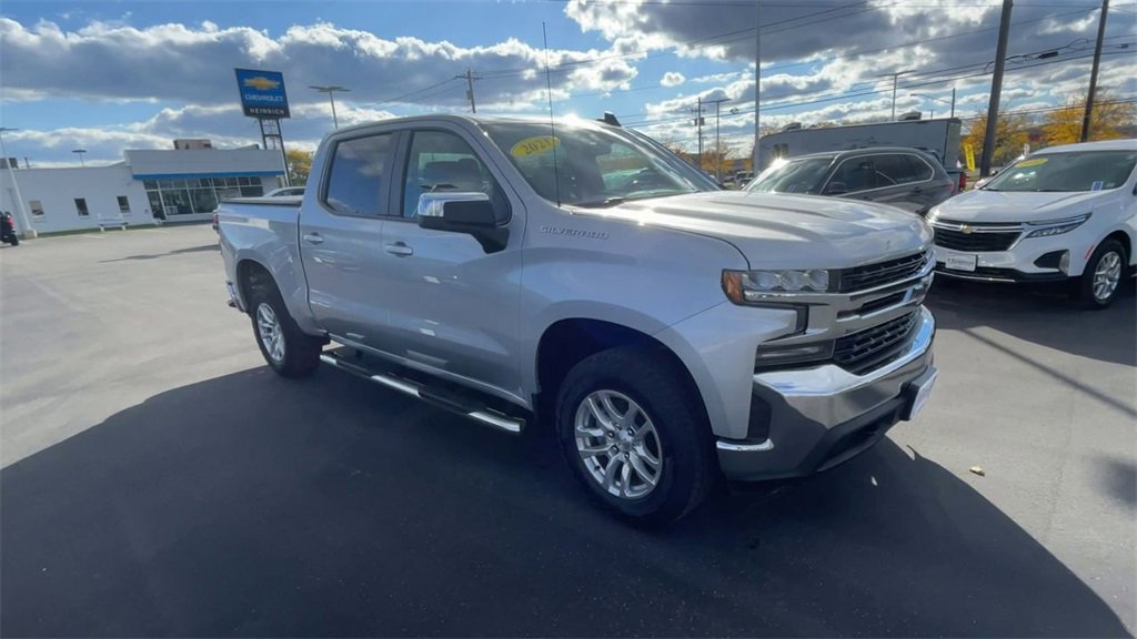 2021 Chevrolet Silverado LT photo 2