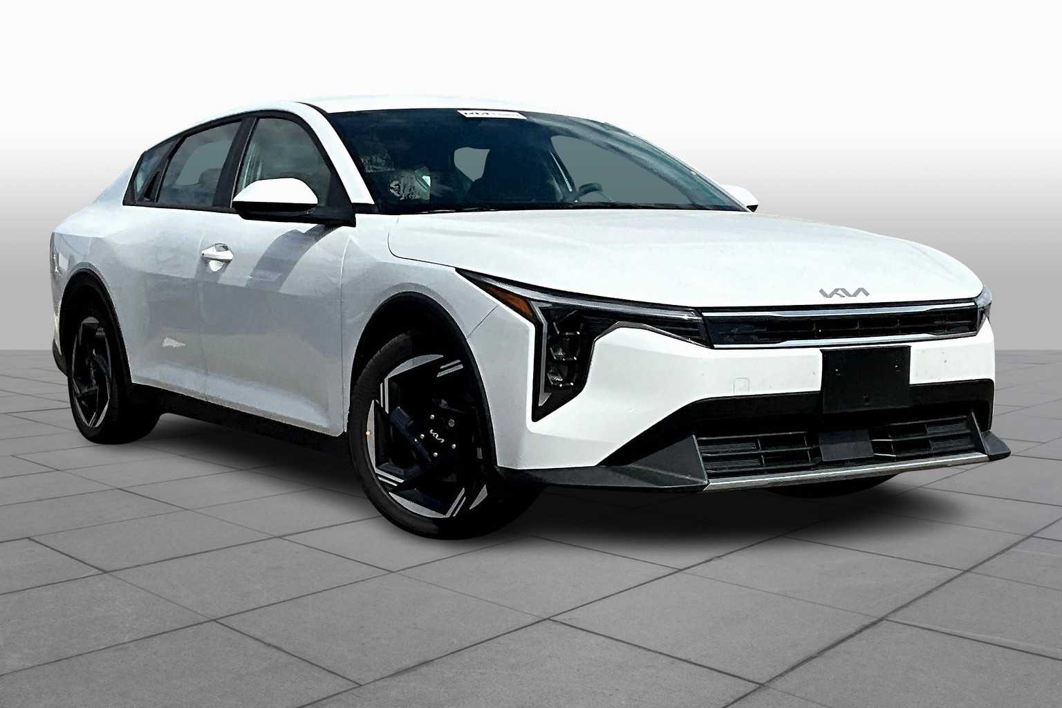 2025 Kia K4 EX photo 2