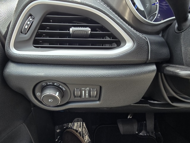 2026 Chrysler Pacifica photo 11