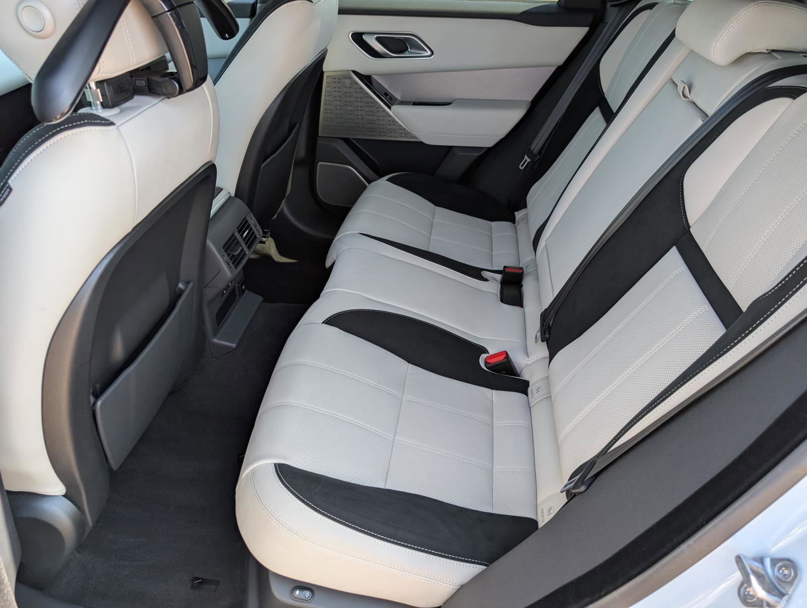 2021 Land Rover Range Rover Velar P340 R-Dynamic S photo 27